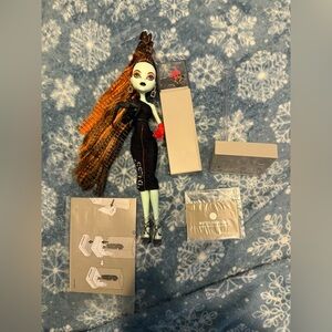 Monster High Off White Electra Melody